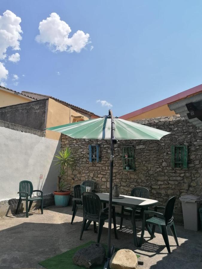Domus De Jara - Casa Montis Apartment Baradili Екстериор снимка