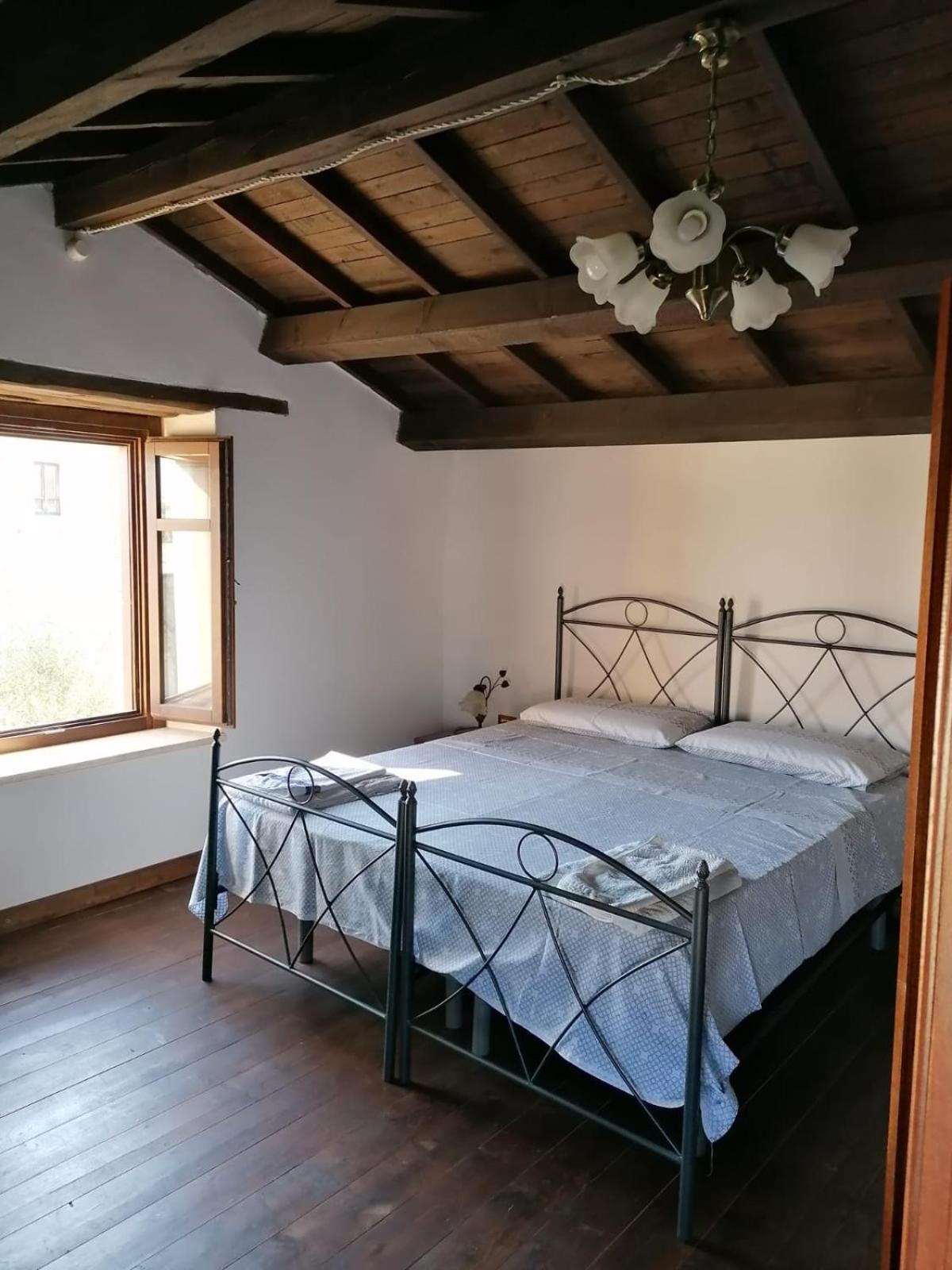 Domus De Jara - Casa Montis Apartment Baradili Стая снимка