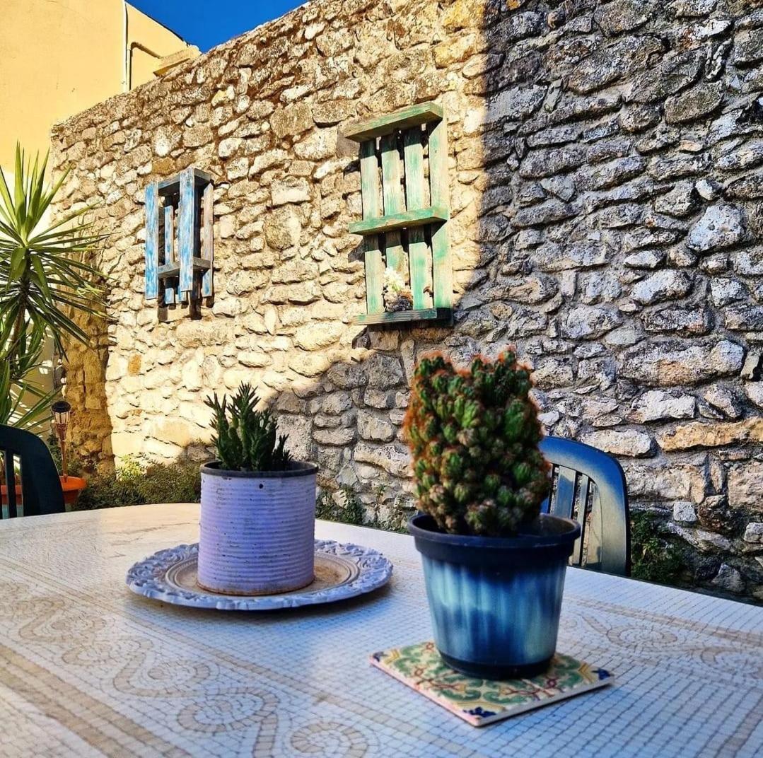 Domus De Jara - Casa Montis Apartment Baradili Екстериор снимка